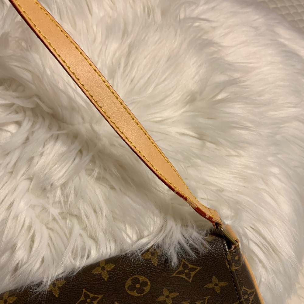 Elegant Brown Designer Look Shoulder Bag - Picture 2 of 6